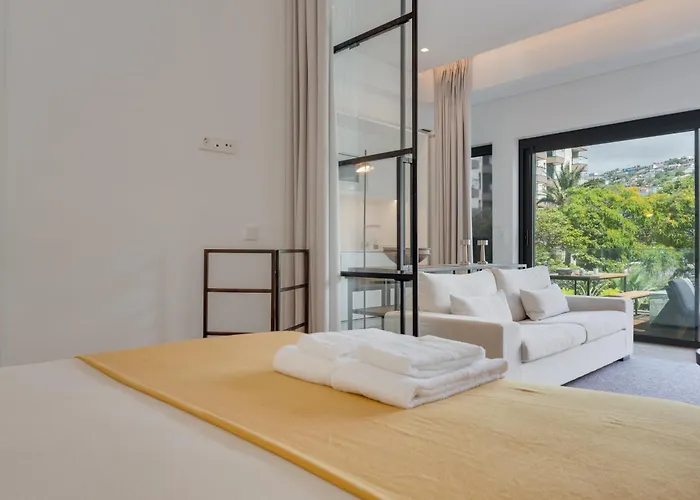 Acqua - Private Swimming Pool *