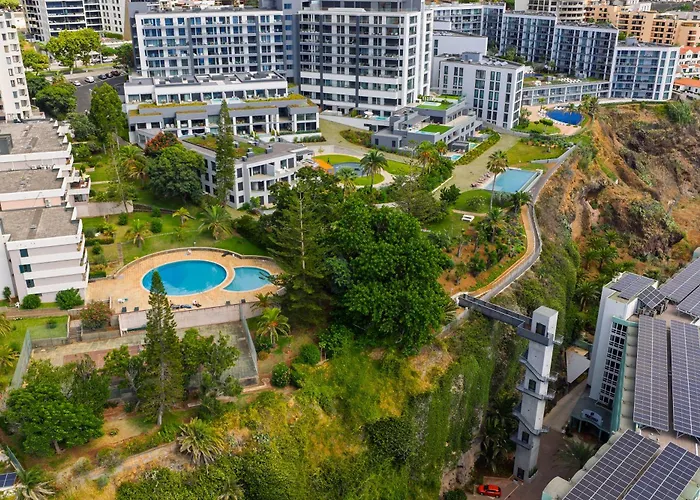 Acqua - Private Swimming Pool * Funchal (Madeira)